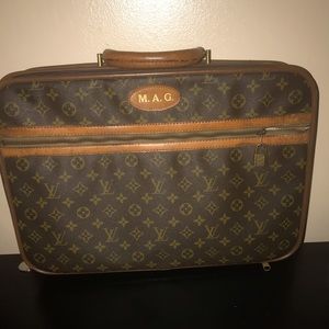 Louis Vuitton briefcase....  vintage ....no rips .....